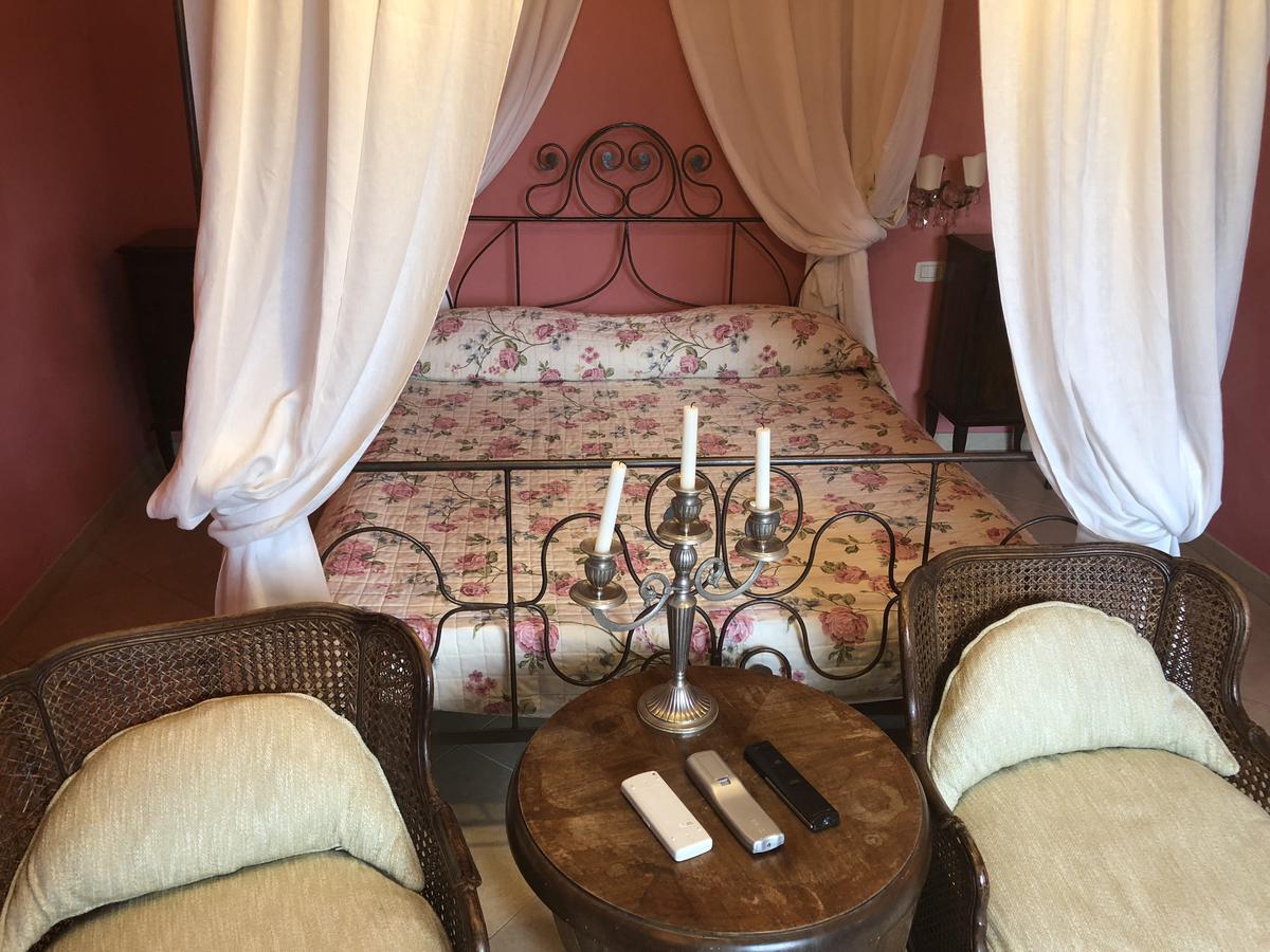 La Locanda Della Vecchia Hosteria กาวอร์ราโน ภายนอก รูปภาพ